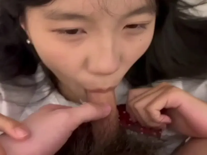 Em loli dễ thương mút thằng nhỏ biến em thành con em đĩ nứng p2